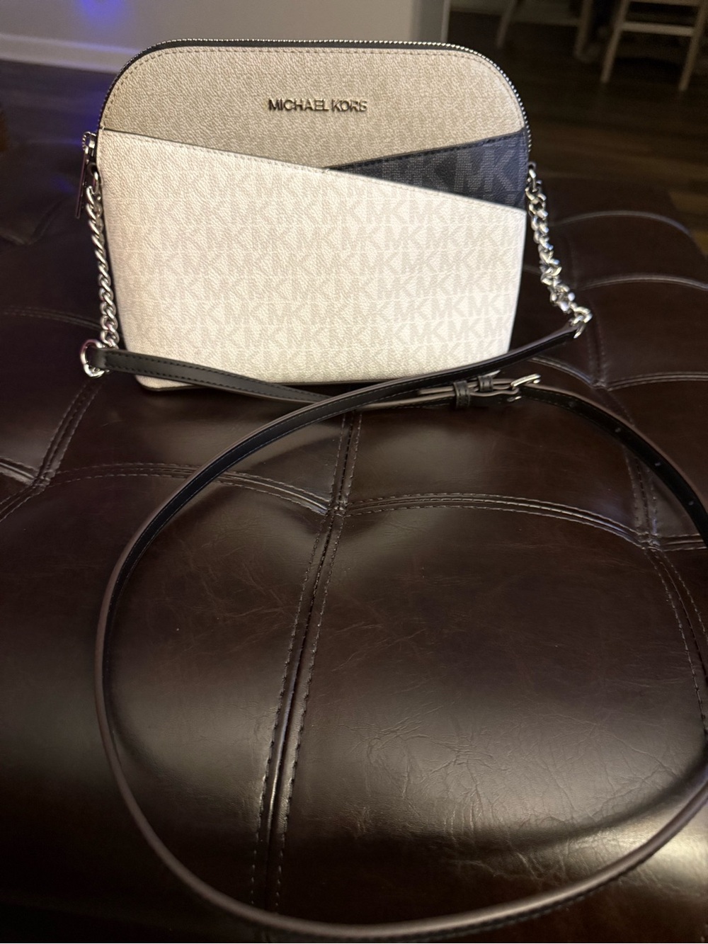 Michael Kors Jet Set Travel Medium Logo Crossbody Beige & Black Signature Print